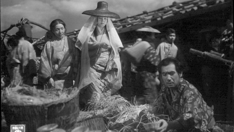 Masayuki Mori e Machiko Kyô em cena do filme Contos da Lua Vaga (1953)